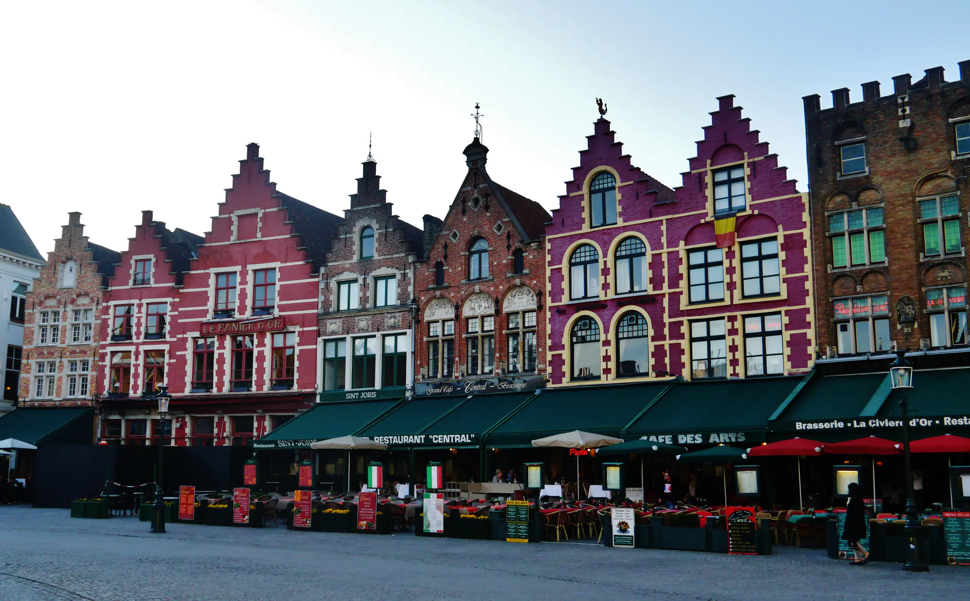 Brujas: Centro Comercial Medieval y Patrimonio Artístico Flamenco