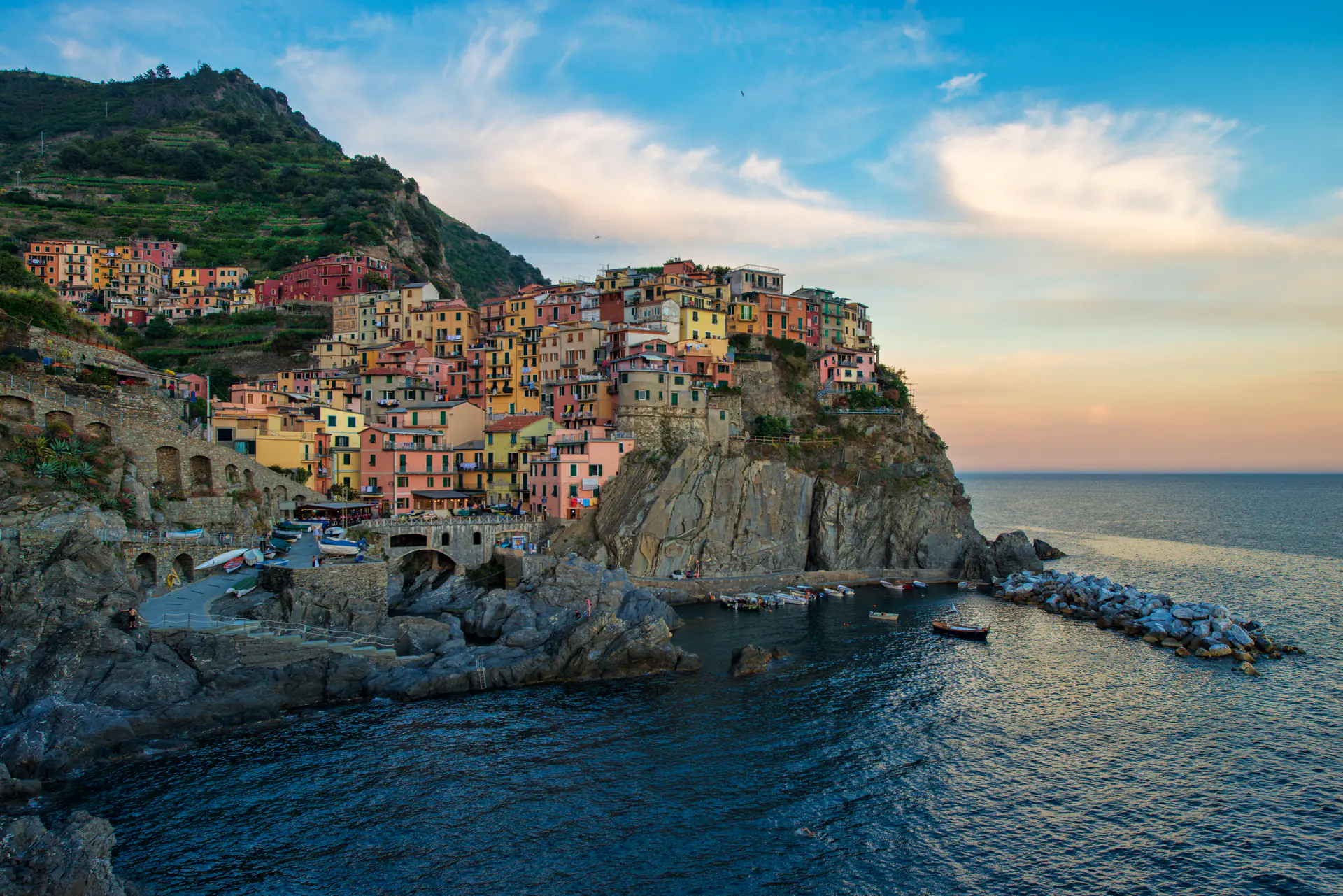 Cinque Terre: Cinco Pueblos Costeros y Acantilados de Liguria