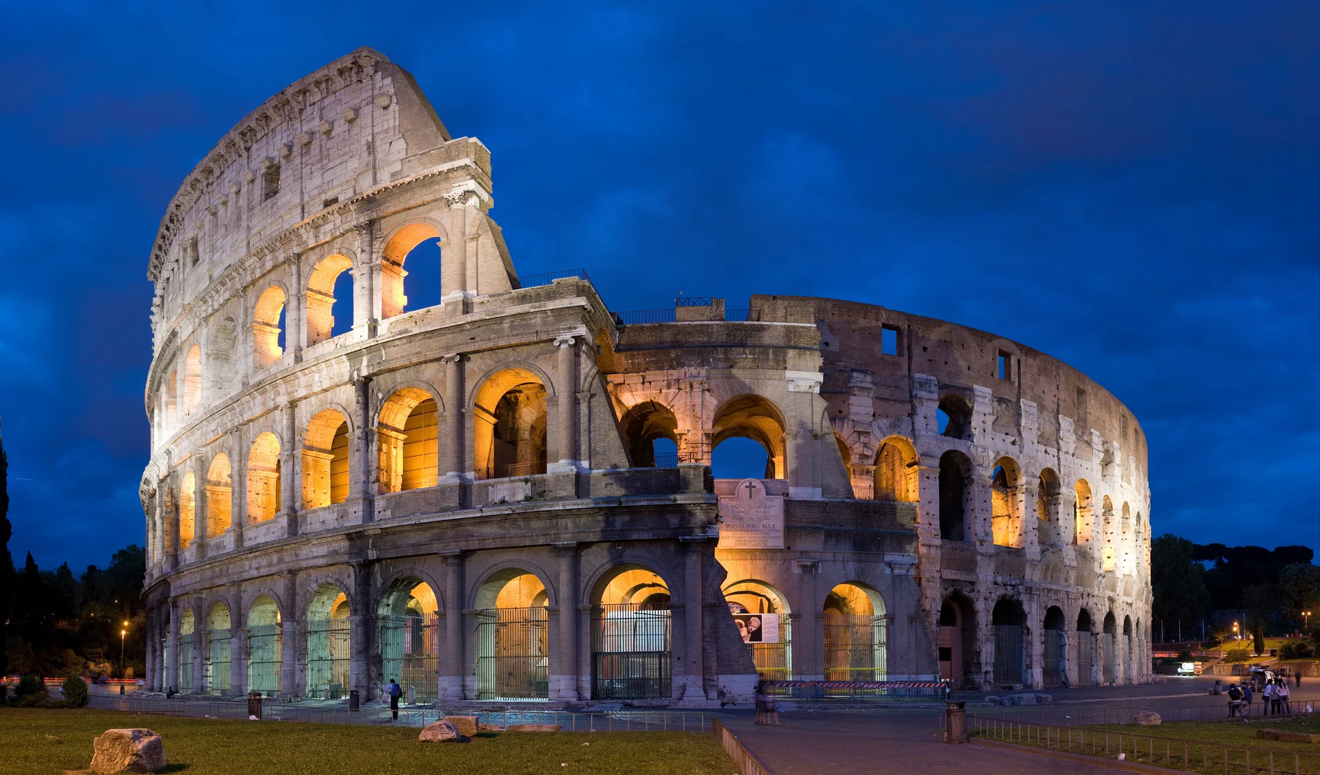 Coliseo: Arena Gladiatoria, Ingeniería Romana e Hipogeo Subterráneo