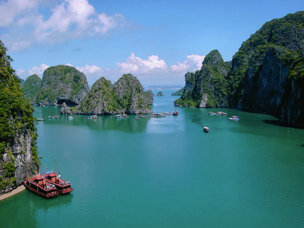 Bahía de Ha Long: Paisaje Marino de Karst Calcáreo de Vietnam