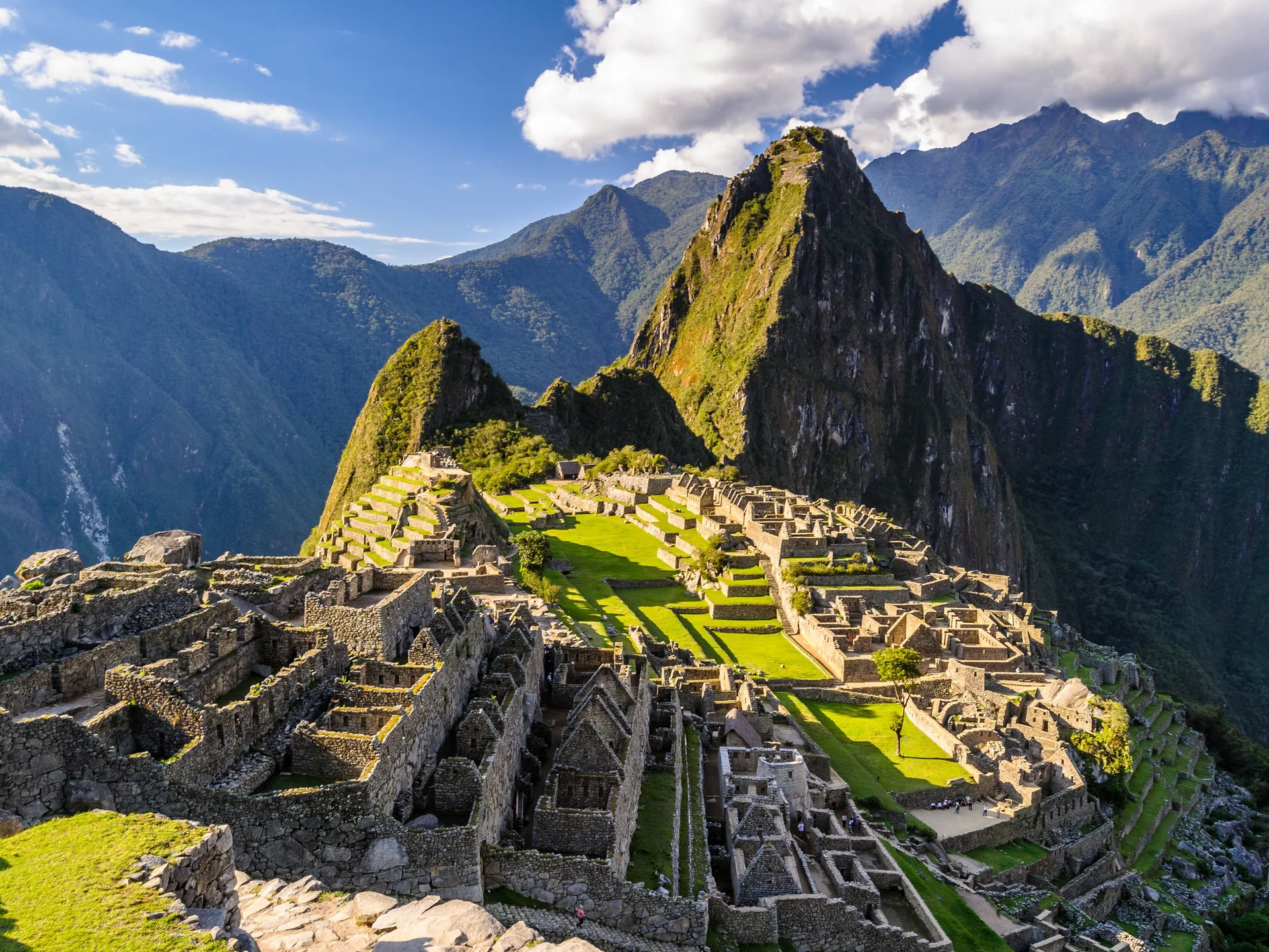 Machu Picchu: Ciudadela Inca, Bosque Nuboso y Valle Sagrado