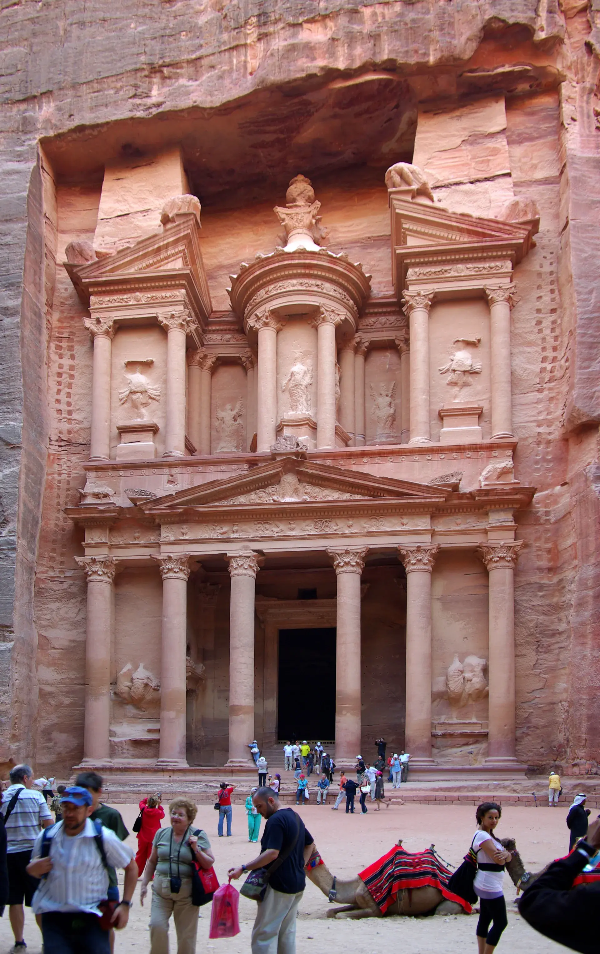 Petra: Tesoro, Monasterio y Antigua Ciudad Nabatea Tallada en Roca